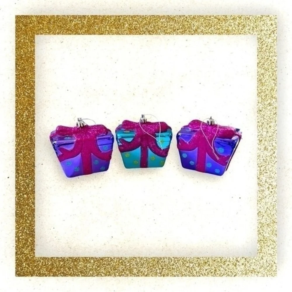 Pier 1 Gift Christmas Ornament Set 4